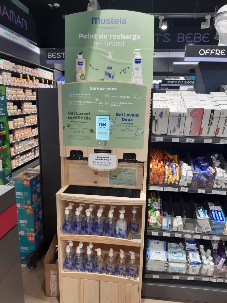 Station de recharge vrac Mustela concue par le service Bulk for Brands de Jean Bouteille